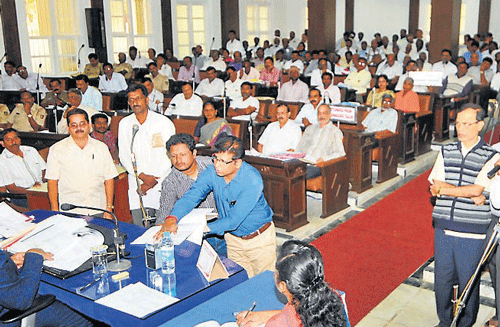 Upa Lokayukta Subhash B Adi speaking to officials from various department during the meeting organised to hear public complaints and disposal, at Zilla Panchayat, in Mysore, on Saturday. DH PHOTO
