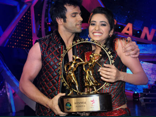 TV actor Rithvik Dhanjani and partner Asha Negi won the sixth season of the celebrity dance reality show Nach Baliye.. Photo courtesy: starplus.in/nach-baliye-6