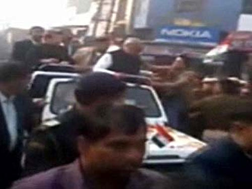 Haryana Chief Minister Bhupinder Singh Hooda was Sunday slapped by a youth while he was going for a rally in the state's industrial city of Panipat. Tv Grab