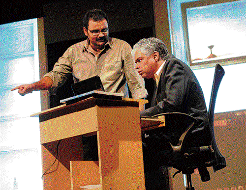 Prakash Iyengar (L) and Prakash Belawadi in the playPublic Property at Deccan Herald Theatre Festival. DH Photo
