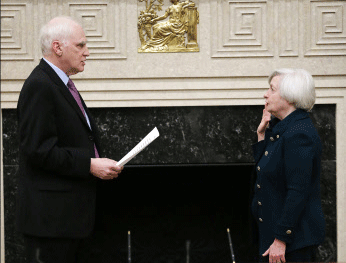 Federal Reserve Board Governor Daniel Tarullo (L) administers the oath of office to new Federal Reserve Board Chairwoman Janet Yellen at the Federal Reserve Board in Washington, February 3, 2014. REUTERS
