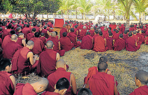 Buddhist monks pay tributes to the departed senior monk, Geshe Lobsang Wangyal  Makhampa, at Gaden Shartse Monastery in Mundgod, Uttara Kannada, on Thursday. DH Photo