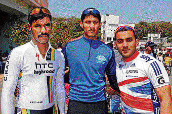 Champion Ride winner Sridhar Savanur (centre) is flanked by runner-up C Rajesh and third-placed rider Amarjit&#8200;Singh. DH photo