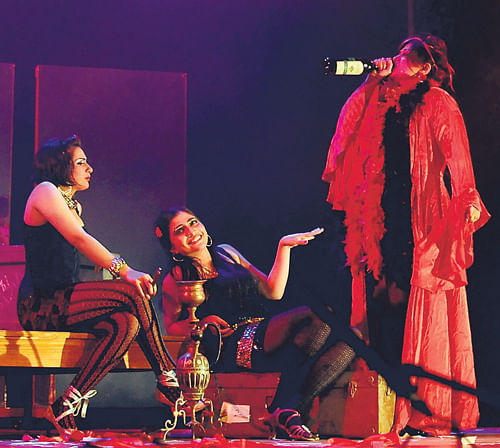 Play Pen and Connect Ventures present Bertolt Brecht's 'The Threepenny Opera' at the  Deccan Herald Theatre Festival at Chowdiah Memorial Hall in the City on Sunday. DH Photo