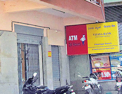 The North East division police hope that their interaction with the staff of the Vijaya Bank's Vidyanagar branch in Chikkajala on Monday would provide some vital information that can lead them to the suspects who attempted to burgle the bank's ATM kiosk on Friday. DHNS