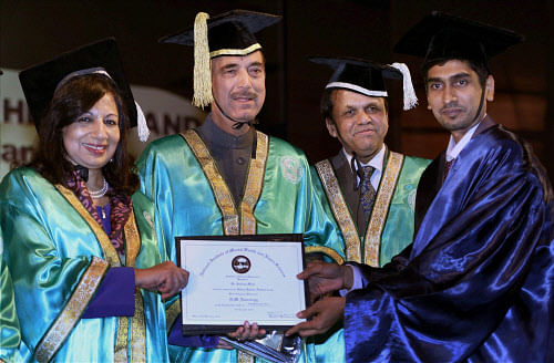 Union Health and Filmily Welfare Minister Ghulam Nabi Azad along with Biocon CMD Kiran Mazumdar Shaw and Vice Chancellor of NIMHANS, P Satish Chandra presenting the certificates to students at the 18th Convocation at NIMHANS in Bengaluru on Wednesday. PTI Photo