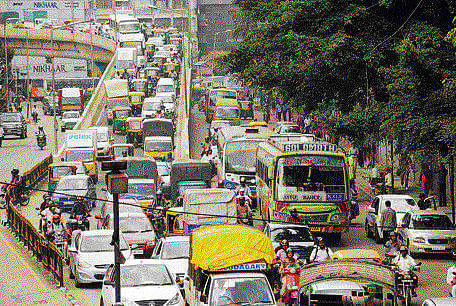 messy situation: There's always a traffic jam on Residency Road Flyover during peak hours. DH Photo by SK Dinesh