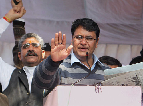Expelled AAP MLA Vinod Kumar Binny today said he will support the Janlokpal Bill in Delhi Assembly . PTI Image