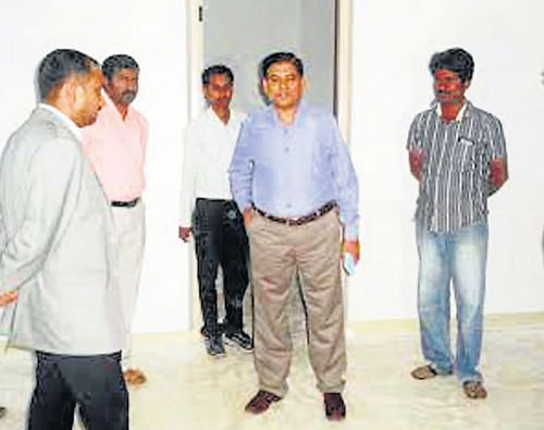 Revenue Department Principal Secretary Basavaraju visits the office of the deputy commissioner that is under construction in Madikeri on Thursday. Deputy Commissioner Anurag Tiwari and Additional DC H Prasanna among others are seen. DH photo