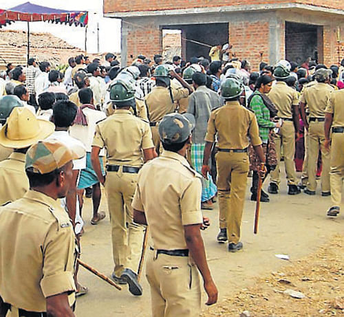 Police seen struggling to bring the situation under control during the peace meeting, in Ganguru, on Thursday. DH Photo