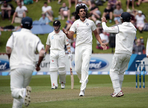 Ishant Sharma celebrates the dismissal of New Zealan's Tom Latham during day one of the second international test cricket match at the Basin Reserve in Wellington, February 14, 2014. REUTERS