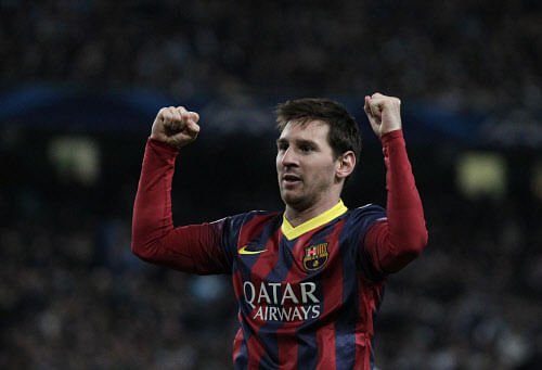 Barcelona's Lionel Messi celebrates after he scores the first goal of the game from a penalty during the Champions League first knock out round soccer match between Barcelona and Manchester City at the Etihad Stadium, Manchester, England, Tuesday Feb. 18, 2014. (AP Photo