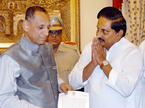 Andhra Pradesh Chief Minister N Kiran Kumar Reddy submits his resignation to Governor ESL Narsimhan in Hyderabad on Wednesday. PTI Photo