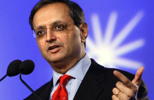 Citigroup's former Indian-American CEO Vikram Pandit is partnering with the co-author of the popular ''Freakonomics'' book series to launch a new consulting business, according to  a media report. AP