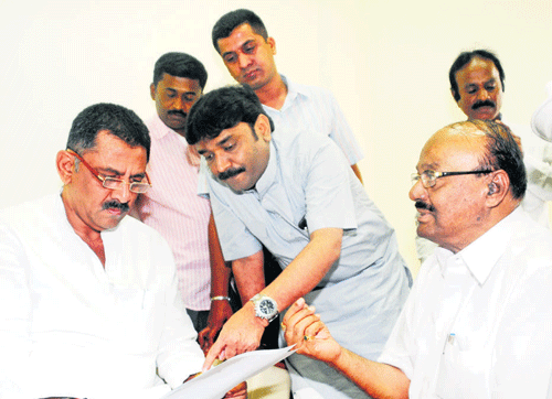 taking stock: Power Minister D K Shivakumar interacts  with Congress workers at the Karnataka Pradesh Congress Committee office in Bangalore on Saturday. dh Photo