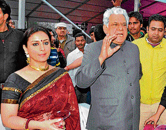 Divya Dutta with Om Puri.