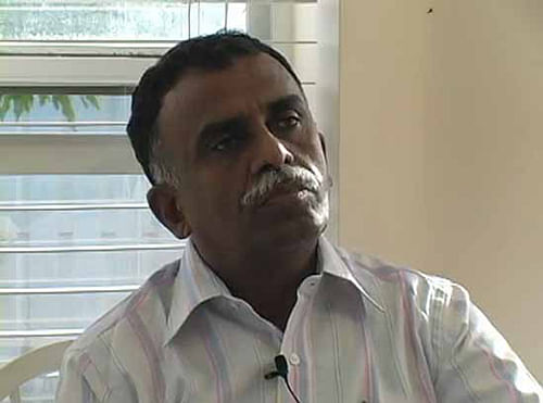 Former Gujarat DGP and trenchant critic of BJP leader Narendra Modi, R B Sreekmar today said no mainstream secular political parties had offered him support in his prolonged fight against the Gujarat Chief Minister, fearing they would lose 'communalised Hindu votes' if they backed him. TV Grab