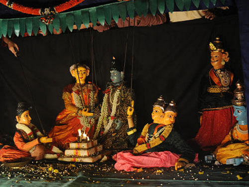 The centuries-old art of string puppetry is slowly dying and the few practitioners of the art form blame lack of patronage by government and non-governmental organisations for its decline. DH File Photo