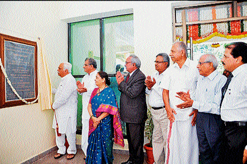 Minister for Higher Education R V Deshpande inaugurates SDM PG Study Centre building at Ujire on Tuesday. Dharmadhikari D Veerendra Heggade, Mangalore University Vice Chancellor Prof T C Shivashankaramurthy among others look on. dh photo