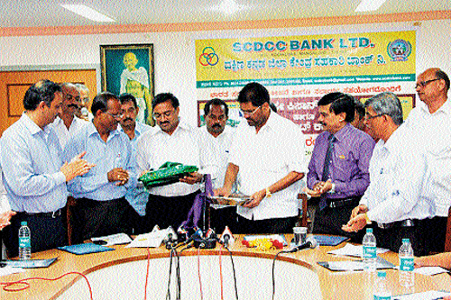 NABARD Chief General Manager B R Chinthala launches RuPay Kisan Card at a programme held at SCDCC Bank in Mangalore on Tuesday. DH Photo