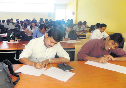 The imbroglio over admission to professional colleges resurfaced on Tuesday, with the Karnataka Unaided Private Engineering Colleges Association (KUPECA) deciding against signing a consensual agreement with the State government on fee structure and seat sharing unless course fee was increased. DH file photo