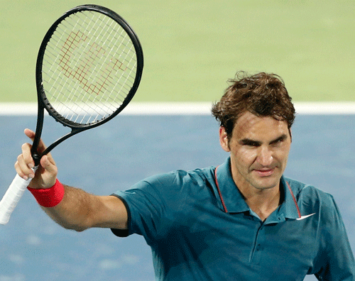 Federer beats Stepanek in tough battle