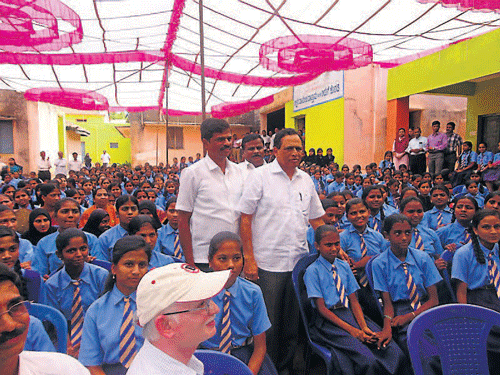 Primary Education Minister Kimmane Rathnakar during an interaction with the high school students at Tarikere in Chikmagalur on Thursday. dh photo