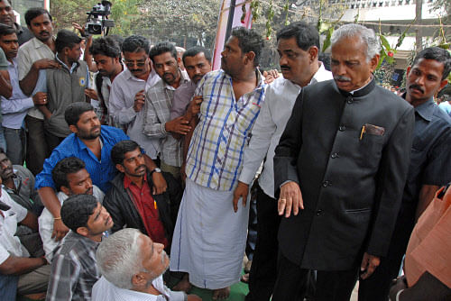 Speaker Kagodu Thimmappa interacting with fans regarding on Actor & Minister Ambarish's health condition at Vikram Hospital in Bangalore on Tuesday. DH Photo