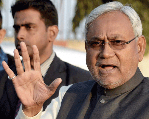 On the eve of Bihar bandh called by ruling JD(U), Chief Minister Nitish Kumar today led his cabinet colleagues and party activists in beating utensils to protest against the Centre denying special category status to the state on the lines of the one given to Seemandhra. PTi File Photo