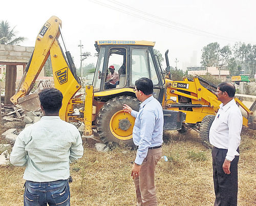An illegal structure on the gomala land at Byrathi village  being demolished on&#8200;Saturday. DH Photo