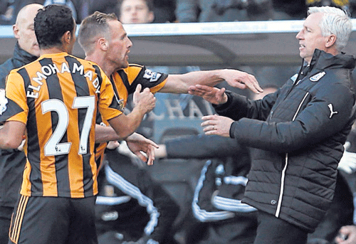 butting in: Newcastle United's manager Alan Pardew (right)  and Hull City's David Meyler (third from left) confront each other during the EPL tie on Saturday. AP