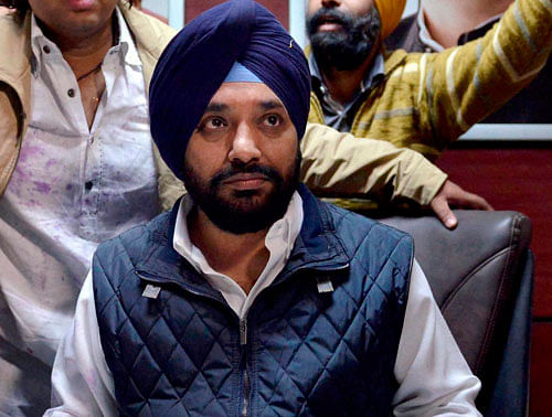 Delhi Congress president Arvinder Singh Lovely met Delhi Chief Secretary Sanjay Kumar Srivastava on Monday to register his protest against shutting down of schemes launched by former Chief Minister Sheila Dikshit. PTI File Photo