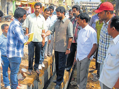 MLA C T Ravi inspects development works on Ambedakar Beedi in Chikmagalur on Tuesday. DH Photo