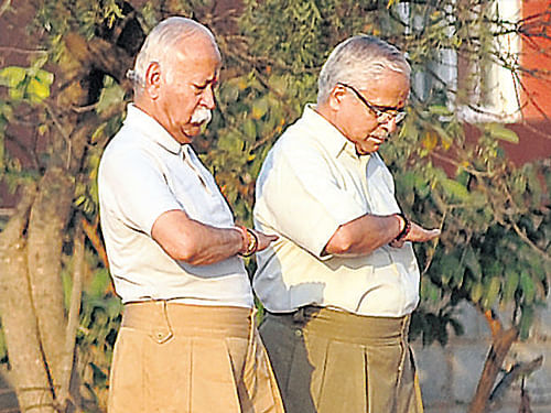 RSS leaders Mohan Bhagwat and Suresh Joshi take part in a session in Bangalore on Wednesday. DH Photo