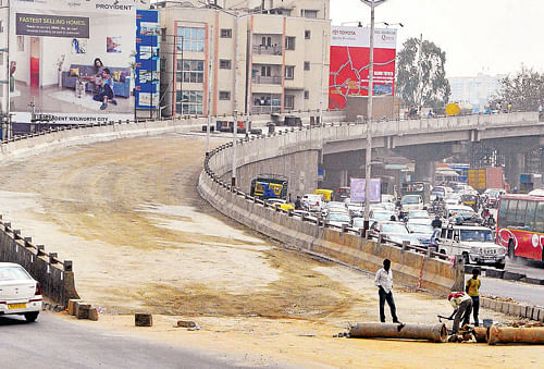 The Bangalore Development Authority (BDA) has decided to demolish the existing flyover opposite its head office on Sankey Road to make way for a new elevated corridor from Chalukya Hotel Circle to Hebbal junction. DH File Photo. For Illustration Purpose