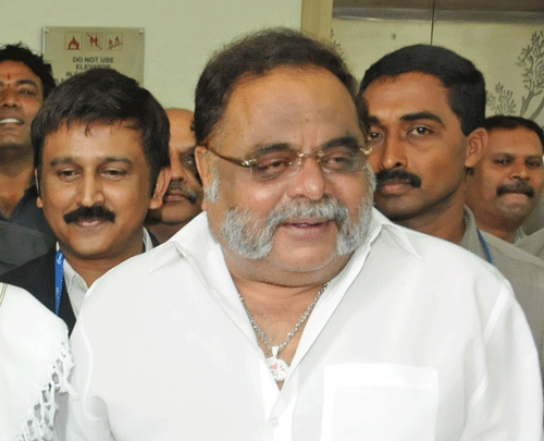 Karnataka Minister and actor Ambareesh was today taken off the ventilator and his condition is stable at a hospital in Singapore, his doctor said. DH File Photo
