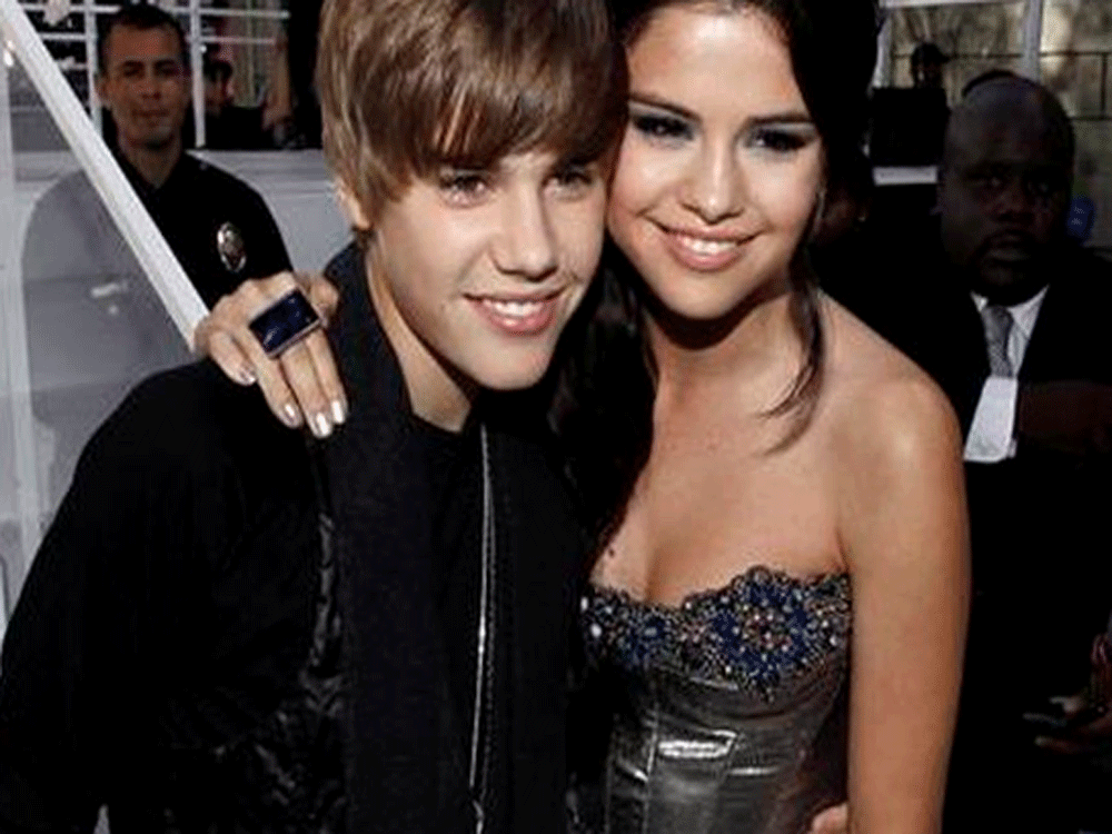 Singer Justin Bieber and actress-crooner Selena Gomez  / Screen Shot