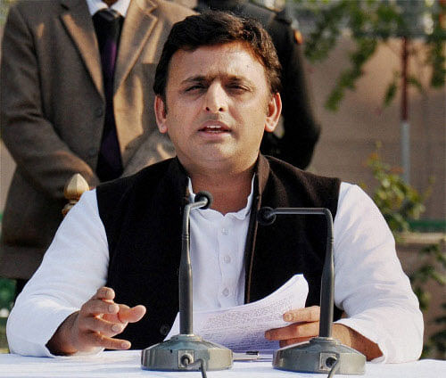 UP Ministers Anand Singh and Manoj Paras sacked by Chief Minister Akhilesh Yadav. PTI Image