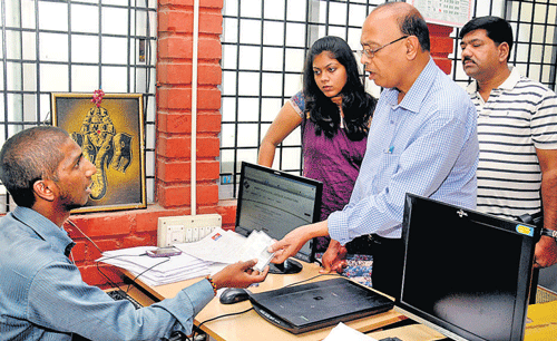 Citizens make enquiries at a special camp organised by the BBMP for voters on Sunday. DH photo