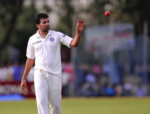 Former India bowling coach Venkatesh Prasad today said that Zaheer Khan's second spell is becoming a ''struggle'' for the left-arm speedster and also stated that none of the current India bowlers has required variation to bowl with new field restrictions in ODI cricket. DH File Photo