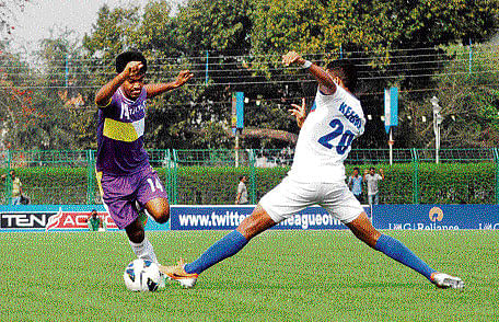 stretched out BFC's Keegan Perreira (right) vies for the ball with United SC's Mohammad Rafique on Thursday.