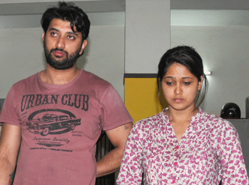 Nagabhushan and Aishwarya in police custody. DH Photo