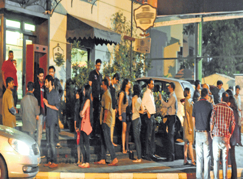Bangalore has got an extended deadline every weekend, which is understandably the talk of the town! But with this extended nightlife comes the issue of returning home, DH Photo