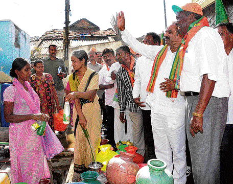 BJP Lok Sabha candidate for Bangalore Central, P C Mohan, campaigns at TCM Royan Road in Bangalore on Thursday. DH Photo