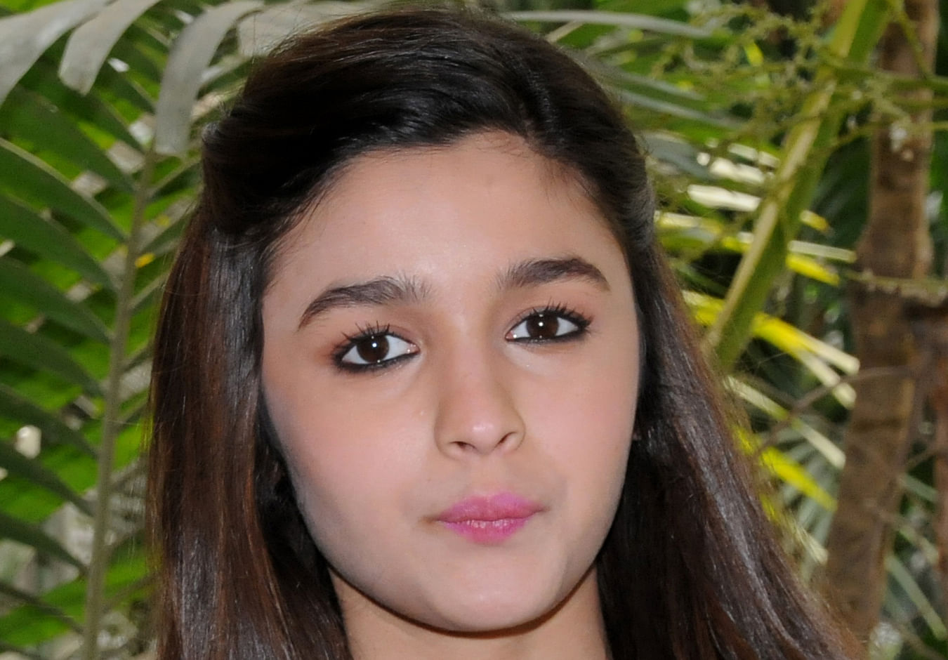 "Highway" actress Alia Bhatt turned to her Twitter page Saturday to set the record straight that all Facebook pages in her name are "fake". DH photo