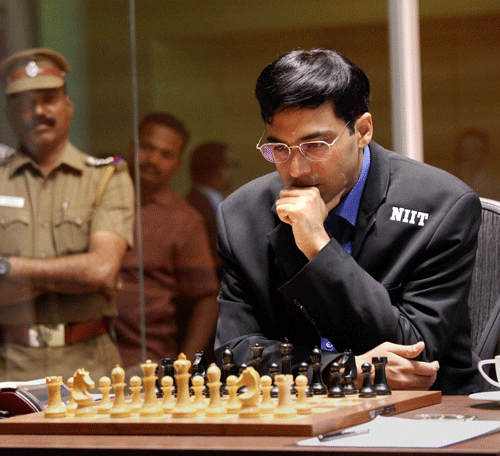 Five-time world champion Viswanathan Anand on Saturday looked rusty but managed to sign an early draw with top seed Levon Aronian of Armenia in the eighth round of Candidates' chess tournament here, PTI photo