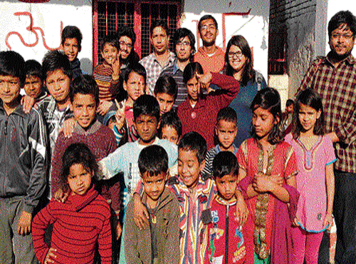 Sidharth Ranjan( extreme right), coordinator of the Music Masti Project of IIT-Delhi, along with the slum children of Munirka, DH photo