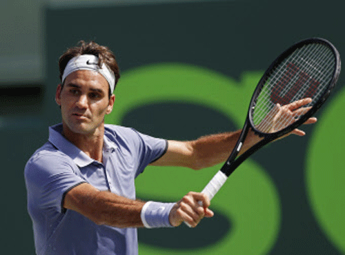 Roger Federer hits a backhand against Thiemo De Bakker on day seven of the Sony Open at Crandon Tennis Center, Reuters photo