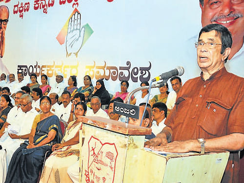 Union Minister for Road Transport and Highways Oscar Fernandes speaks at the Congress workers' convention at Town Hall in Mangalore, on Monday. DH photo