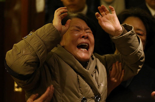A family member of a passenger aboard Malaysia Airlines MH370 cries after watching a television broadcast of a news conference, at the Lido hotel in Beijing, March 24, 2014. Relatives of Chinese passengers aboard the missing Malaysia Airlines flight reacted with hysteria on Monday after the Malaysian prime minister announced the jet ended its journey in the remote Southern Indian Ocean. REUTERS